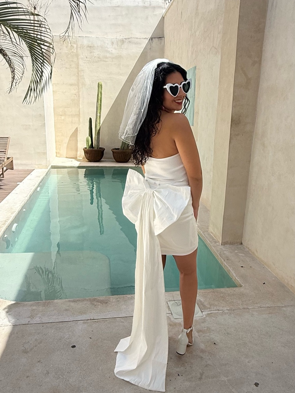 Elegant White Strapless Mini Dress with Oversized Bow